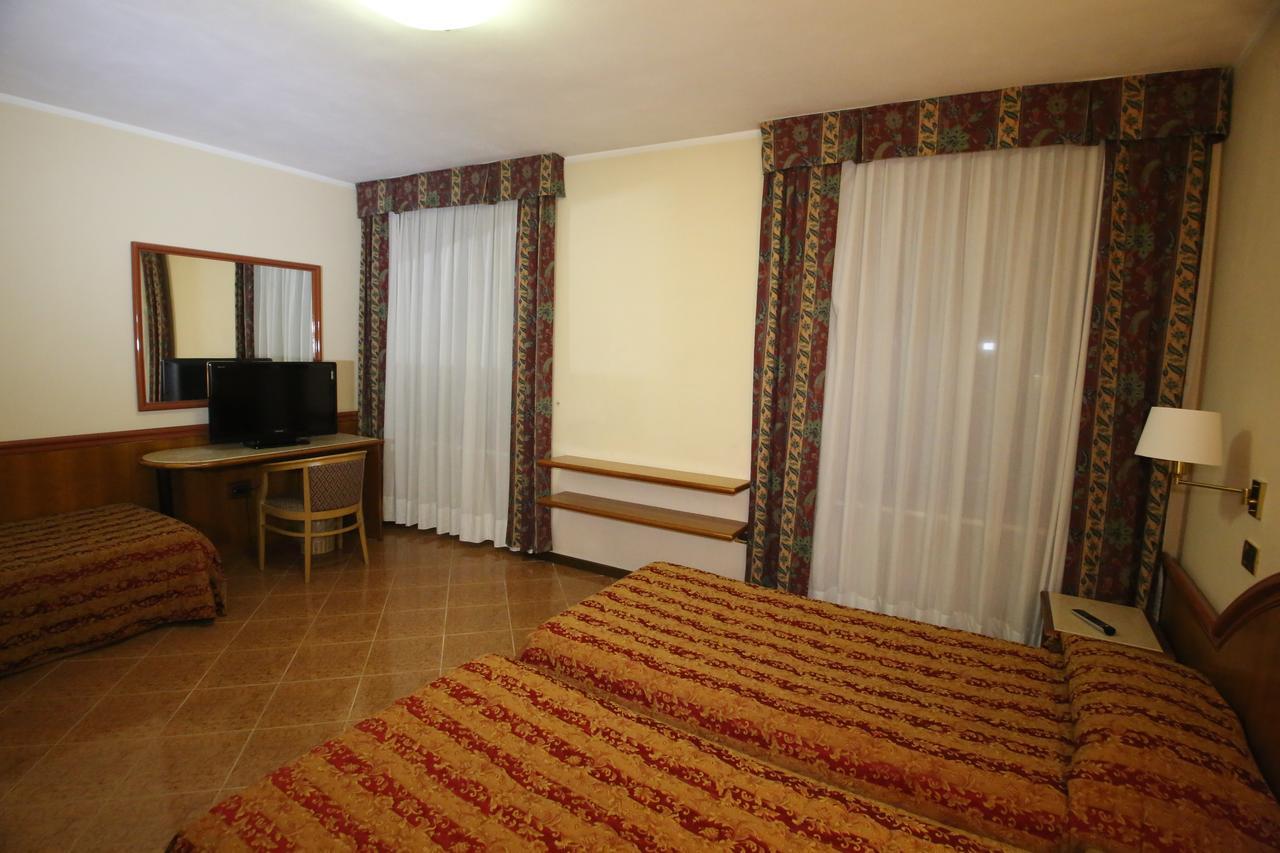 Hotel Paris Castel Goffredo المظهر الخارجي الصورة